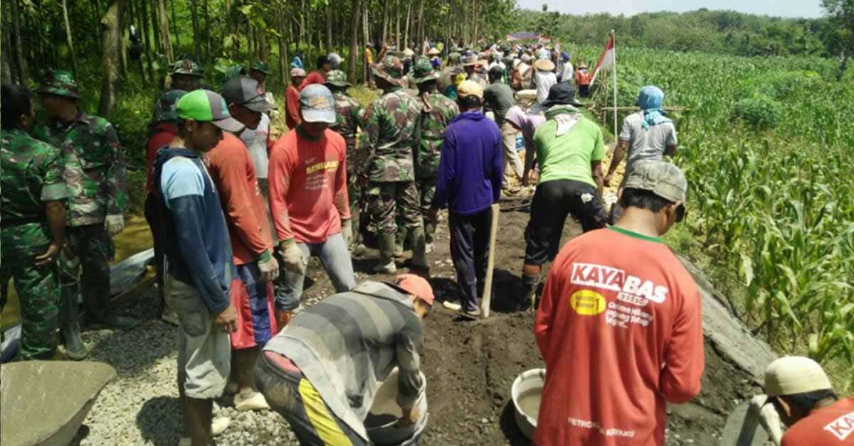 Membangun Desa Lewat Gotong Royong