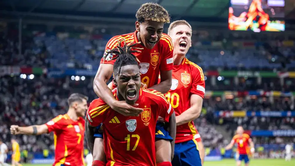 Nico Williams dan Lamine Yamal merayakan gol pembuka Spanyol | Gambar Getty