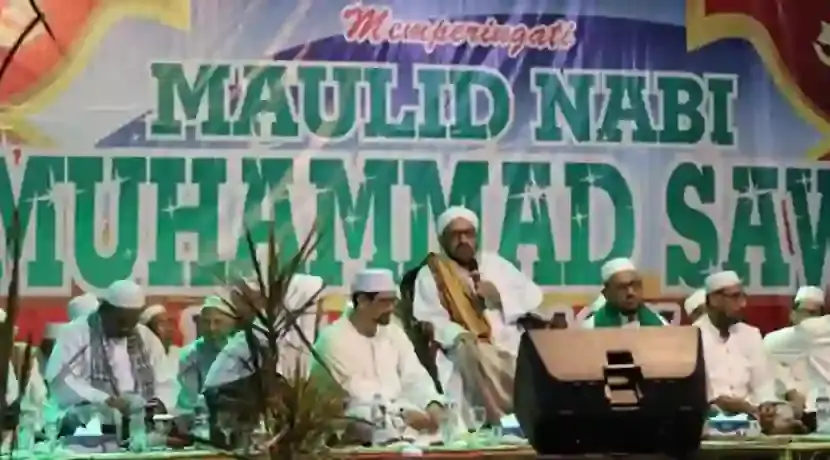 Perayaan Maulid Nabi Muhammad SAW merupakan tradisi yang dilakukan oleh umat Islam di berbagai belahan dunia. Banyak yang bertanya, apakah ada dalil yang mendukung perayaan ini?