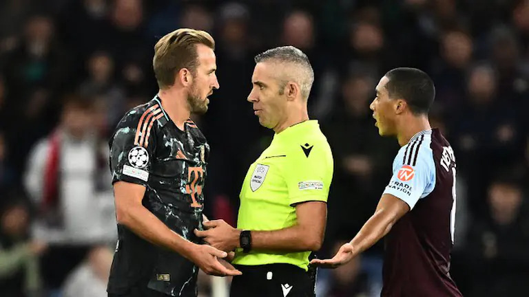 Harry Kane (tengah) dari Bayern Munich mengalami malam yang membuat frustrasi di depan gawang. (Foto: Dylan Martinez/Reuters)