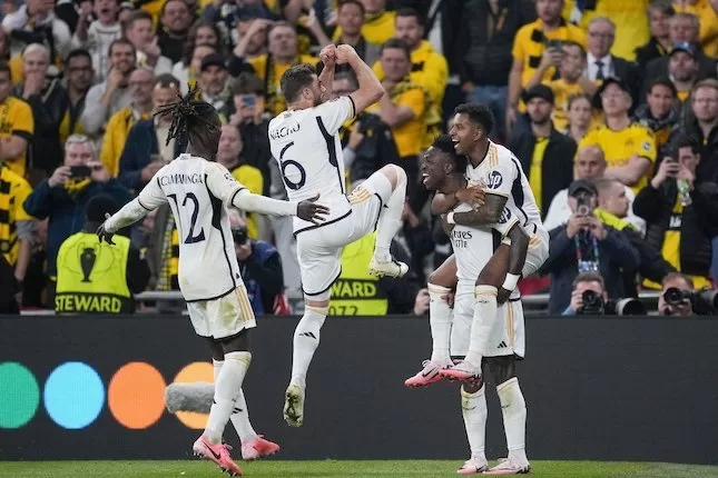 Selebrasi para pemain Real Madrid dalam laga melawan Borussia Dortmund di final Liga Champions 2023/2024 (c) AP Photo/Kin Cheung