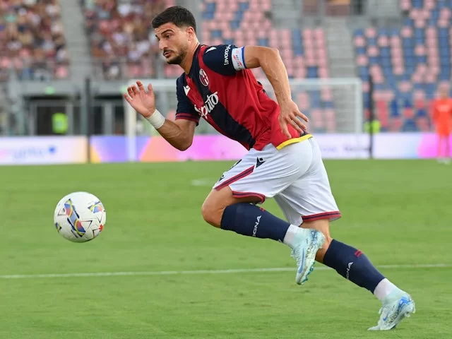 Kapten Bologna Riccardo Orsolini pada 31 Agustus 2024. (c) Imago