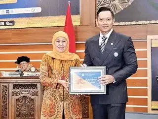 Agus Harimurti Yudhoyono (AHY) Raih Gelar Doktor dengan Predikat Cum Laude dari Unair