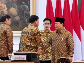 Presiden Prabowo Tekankan Kerja Sama Tim dan Efisiensi dalam Sidang Kabinet Paripurna Perdana