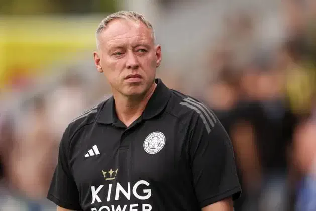 Steve Cooper, bos Leicester City yang mengatakan persiapan untuk pertandingan Piala Carabao di Manchester United,tidak terpengaruh oleh pemecatan Erik ten Hag pada Selasa 29 Oktober 2024. (c) IMAGO