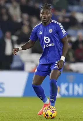 Caleb Okoli dari Leicester City selama pertandingan Liga Primer di Stadion King Power, Leicester, pada Inggris, 25 Oktober 2024. (c) IMAGO/Andrew Yates Sportimage