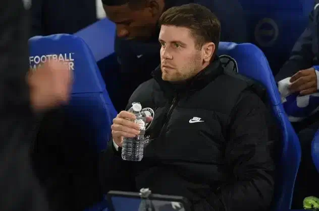 Pelatih kepala Brighton, Fabian Hurzeler sebelum kick off Pertandingan Piala Carabao antara Brighton vs Liverpool di Stadion Amex, Brighton, Sussex, Inggris Raya pada 30 Oktober 2024. Foto: IMAGO/Shutterstock