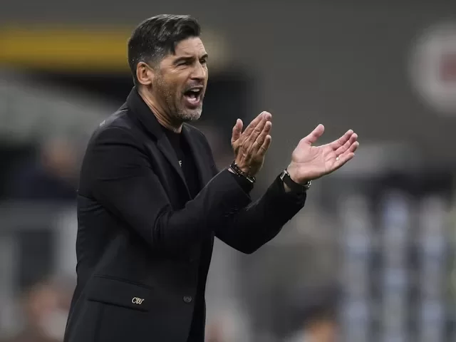 Paulo Fonseca, pelatih kepala AC Milan, memberi isyarat pada 27 September 2024 (c) Foto: IMAGO/Sportsmole