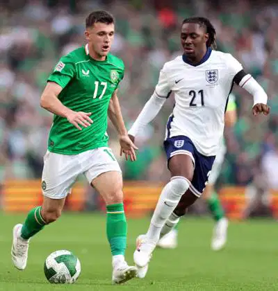 Jason Knight dari Irlandia dan Eberechi Eze dari Inggris saat pertandingan UEFA Nations League Grup B2 antara Republik Irlandia vs Inggris di Stadion Aviva, Dublin, 7 September 2024 (c) Credit: IMAGO/Inpho Photography