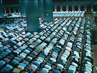 Manfaat Shalat dalam Kehidupan Sehari-hari