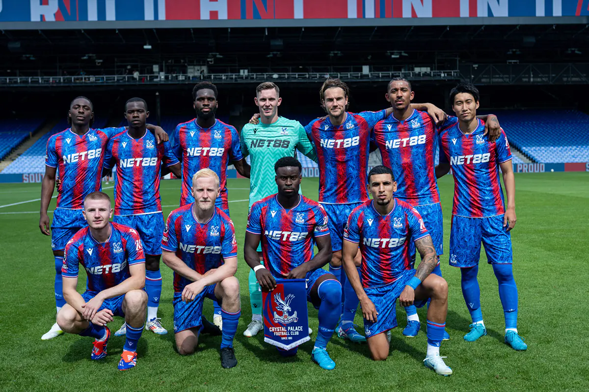 Squad Crystal Palace 2024/2025. Photo by Sebastian Frej/MB Media/Getty Image