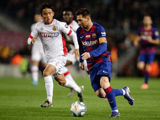 Lionel Messi dari Barcelona dan Takefusa Kubo dari Mallorca pada 7 Desember 2019 (c) Sportsmole/Imago