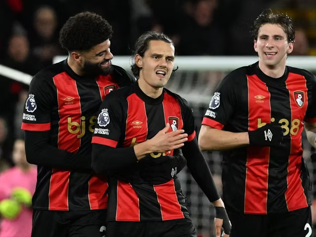 Pemain Bournemouth Enes Unal merayakan golnya pada 16 Desember 2024 (c) Imago