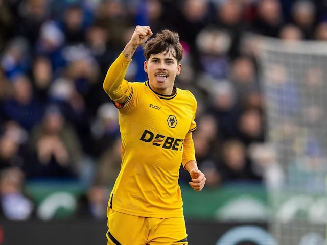 Pemain depan Wolverhampton Wanderers Rodrigo Gomes merayakan golnya ke gawang Leicester City pada 22 Desember 2024 (c) IMAGO