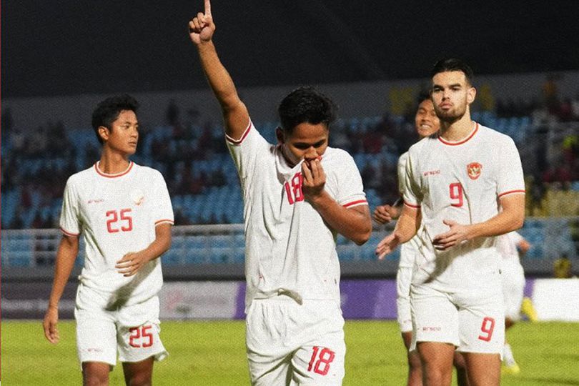 Toni Firmansyah merayakan golnya ke gawang Timnas India pada ajang Mandiri U-20 Challenge Series, Kamis (30/1/2025) (c) AP Photo