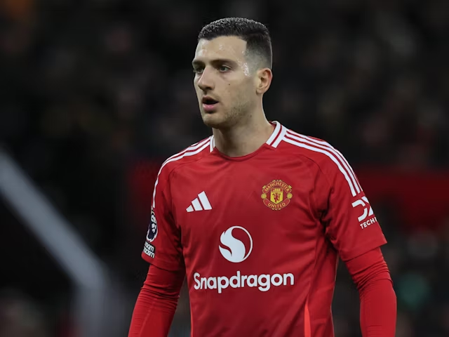 Bek Manchester United Diogo Dalot pada bulan Desember 2024 (c) Imago