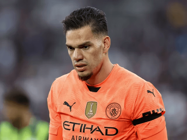 Kiper Manchester City Ederson difoto pada 31 Agustus 2024 (c) IMAGO