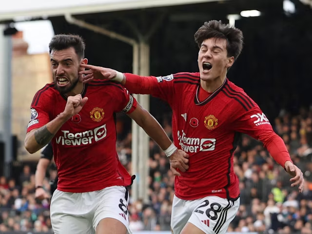 Bruno Fernandes dari Manchester United merayakan golnya melawan Fulham pada 4 November 2023 (c) Reuters