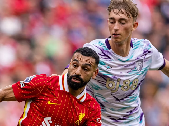 Mohamed Salah dari Liverpool dan Dean Huijsen dari Bournemouth difoto pada 21 September 2024 (c) IMAGO