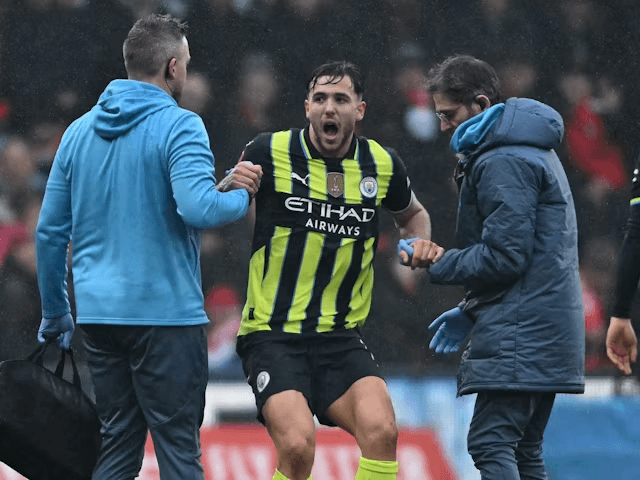 Nico Gonzalez dari Manchester City mengalami cedera pada 8 Februari 2025 (c) Imago