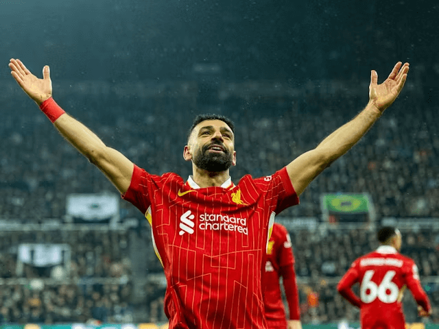 Mohamed Salah dari Liverpool merayakan golnya pada 4 Desember 2024 (c) Imago