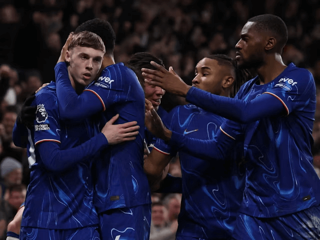 Cole Palmer dari Chelsea merayakan gol bunuh diri Aaron Wan-Bissaka dari West Ham United pada 3 Februari 2025 (c) Imago)