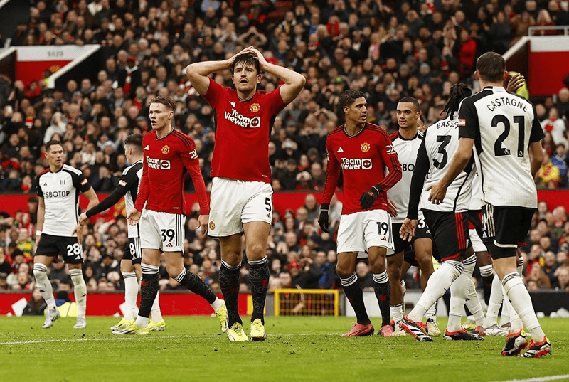 Manchester United takluk 1-2 dari Fulham di Stadion Old Trafford (Foto: Reuters/Jason Cairnduff)
