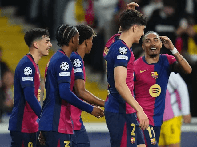 Pemain Barcelona merayakan gol Raphinha pada 9 April 2025 (c) IconSport/Sportsmole