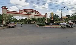 Gapura kantor pemerintahan di Pangkalan Balai
