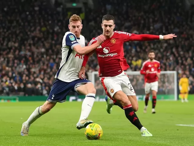 Dejan Kulusevski dari Tottenham Hotspur dan Diogo Dalot dari Manchester United pada 19 Desember 2024 (c) Imago