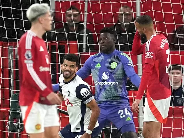 Pemain Manchester United bereaksi setelah Tottenham Hotspur mencetak gol pada 29 September 2024 (c) Imago