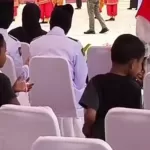 Viral: 2 Bocah Pungut Sisa Kue Usai HUT RI di Gowa