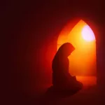 Seorang Muslim berdoa dengan penuh kesadaran bahwa Allah selalu bersamanya