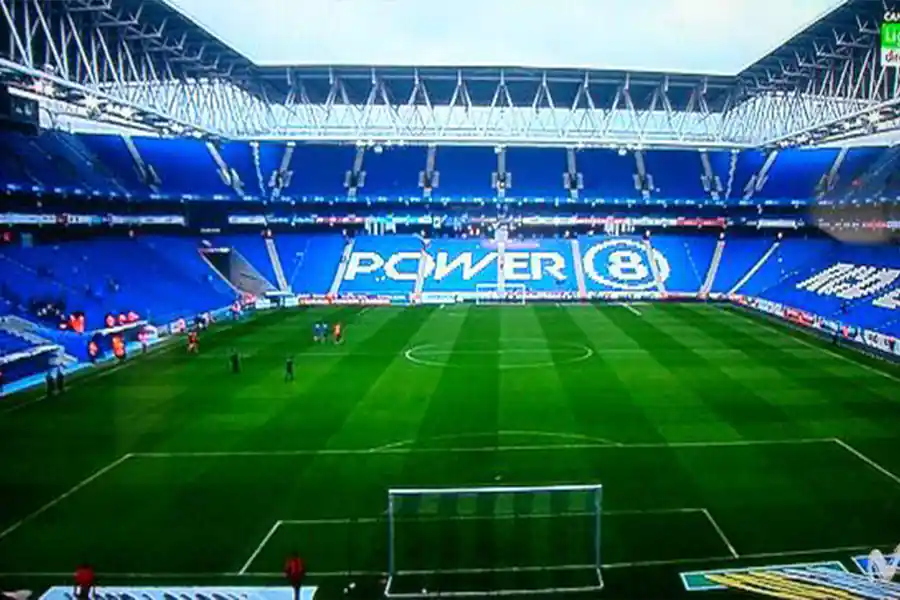 Stadion Cornella tampak lapangan keseluruhan (a) Tripadvisor