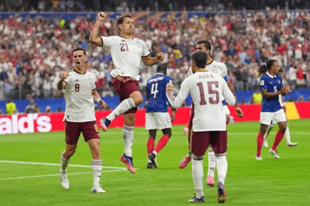 Mikel Oyarzabal dari Spanyol merayakan golnya dari titik penalti selama semifinal Piala Dunia antara Prancis dan Spanyol di Arlington, Texas, dekat Dallas, pada 14 Juli 2026. (c) JULIO CORTEZ/AP PHOTO/JULIO CORTEZ