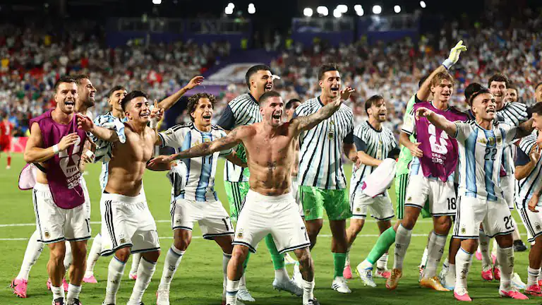 Timnas Argentina merayakan hasil kemenangan 3-1 melawan Swiss pada Babak Perempat Final Piala Dunia 2026. (Timeline Google)